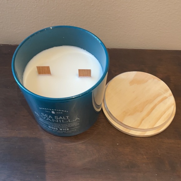 Accents Scentsational Candle Sea Salt And Vanilla Wood Wick Poshmark
